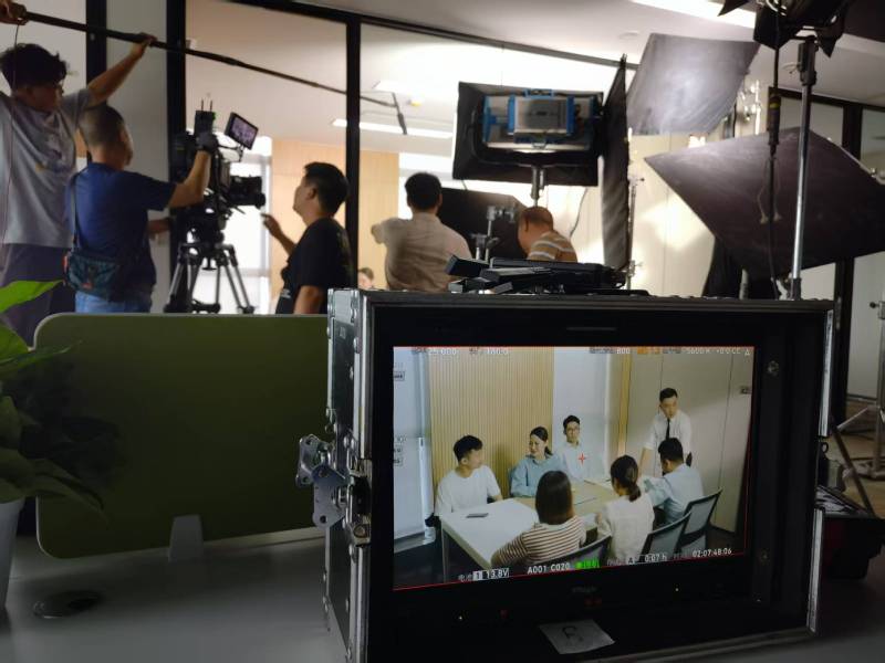 罗湖区TVC拍摄公司：科技产品视觉化大师，诠释未来感与功能美学